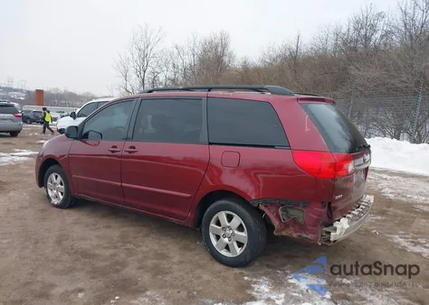 2007 Toyota Sienna Le z USA, uszkodzony, nr VIN 5TDZK23C17S097493